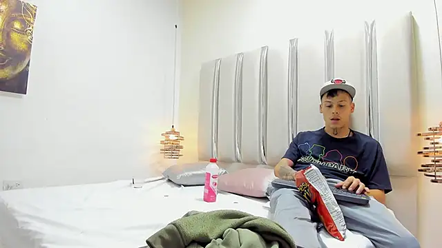 ethan_wolfe (M young) - cum in public