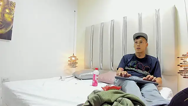 ethan_wolfe (M young) - cum in public