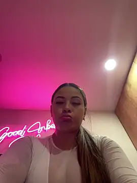 sexyyykloee from StripChat is Freechat