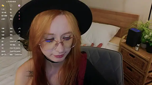 wickedember (F teen) - Take off panties + doggy pose