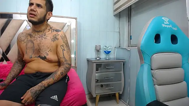 allison_max_tattoo (Ask my age) - cum show ass 🙈