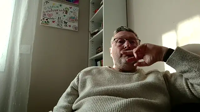 doudou310 Live Webcam on Stripchat