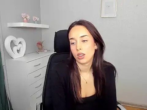 adelesolo (F young) - for new nails ;p