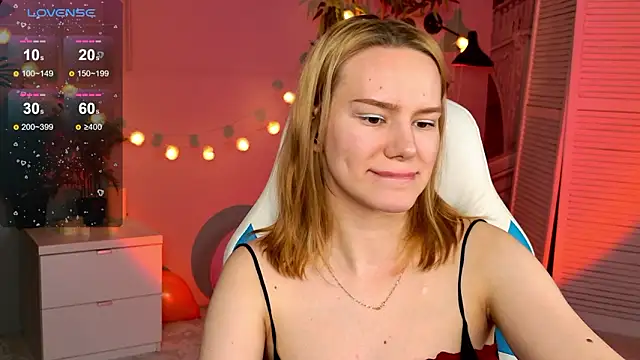 ramona___ (F young) - flash tits