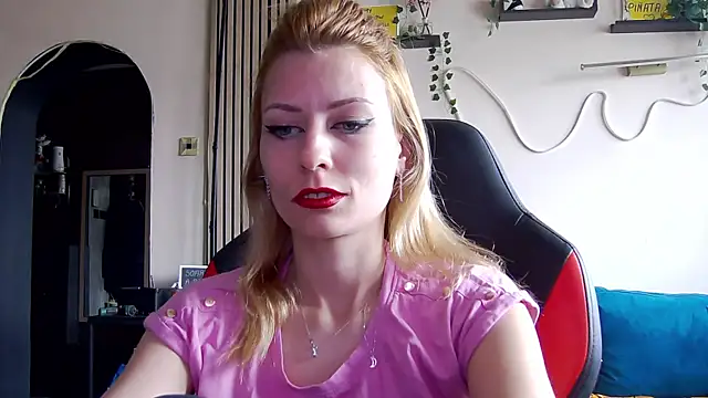 karo123421 (F young) - new apartament #smoke #mistress #tease