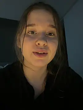 HornyGirlH live webcam show