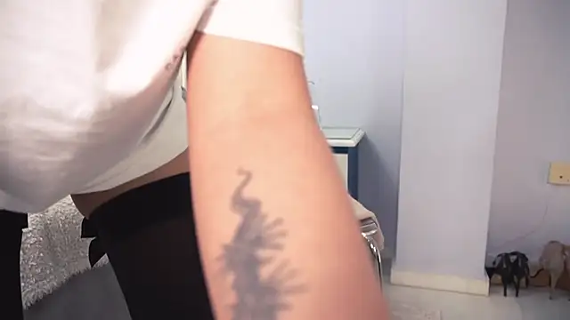 new_dee - New_dee's free webcam