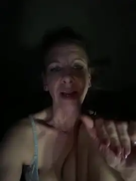 Lilbeezie81 live sex cam