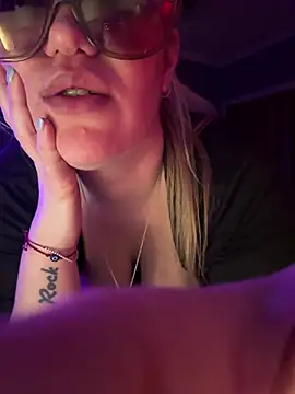 granlady7 (Ask my age) - Chupo dildo y tetas c mucha saliva