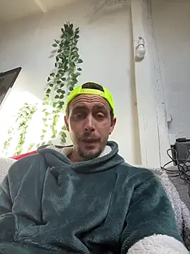 piratee666 (M young) - J’enleve le pull plaid 👀