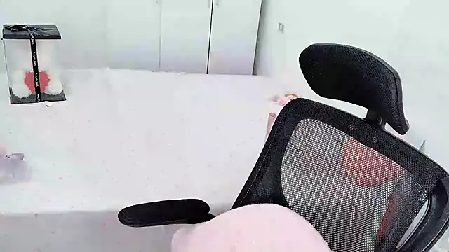 美女Annnnqi-77在线直播