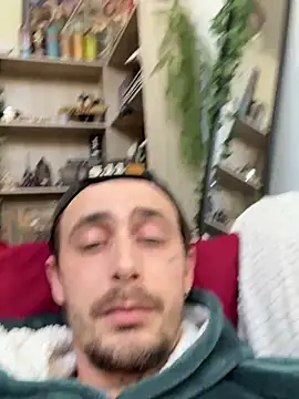 piratee666 (M young) - J’enleve le pull plaid 👀