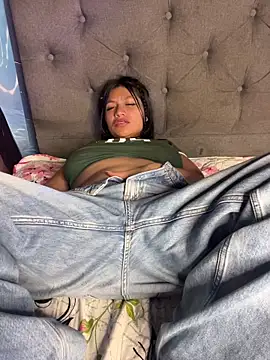 Webcam Model (Im_Little)  is live.Free join now!