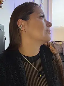 Webcam Model (Pretty__Milf) is live