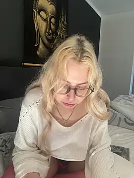 livewithlucy (F young) - fingerpussy 3min🌺