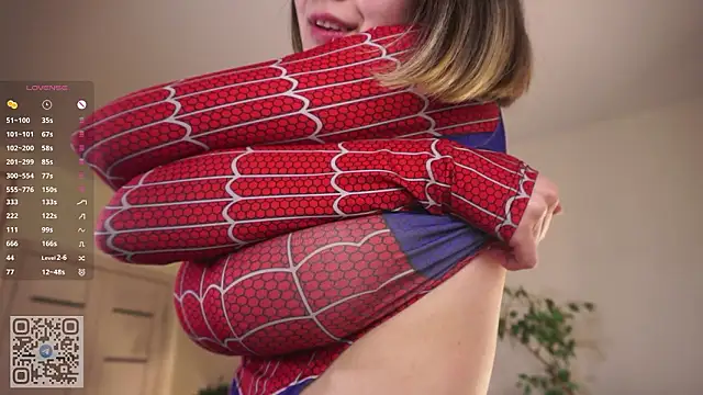 roxannacarver (F young) - flash underboobs