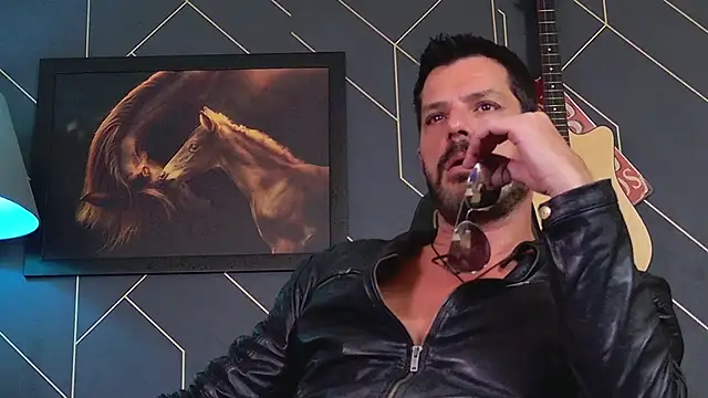 chriskox (Ask my age) - Please my BIG FAT COCK, until is happy