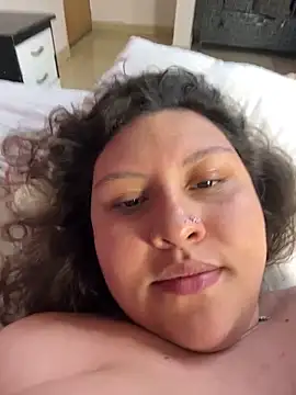 larissa_antonella (F teen) - 4 fingers in pussy