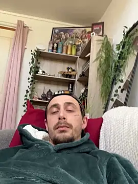 piratee666 (M young) - J’enleve le pull plaid 👀