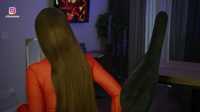 cleose (F teen) - squize ass