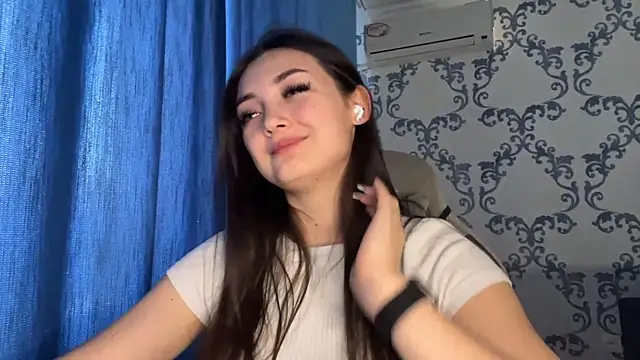 twotybright (F young) - flash boobsie?