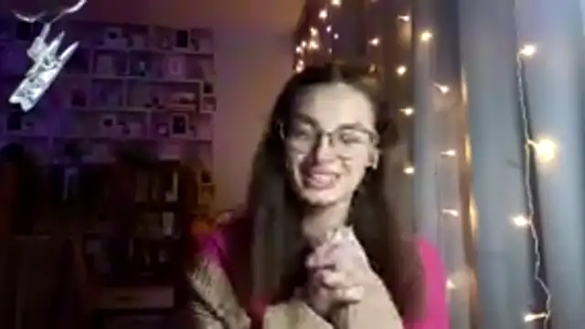 jinamillsap (F teen) - I'll lower my panties a little to my hip