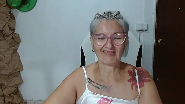 bety-cum2 (F mature) - dance sexy + naked total