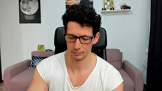 BrutusK08 Live Webcam on Stripchat