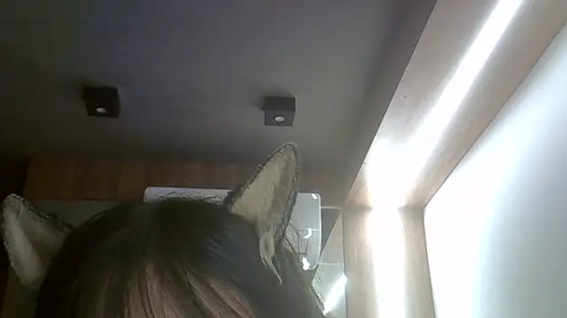 SkinnyKitten live sex cam