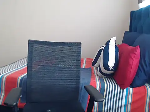 queenmandyy (F young) - FINGER PUSSY AND SQUIRT