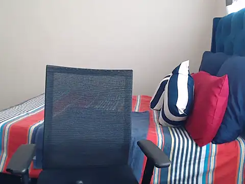 queenmandyy (F young) - FINGER PUSSY AND SQUIRT