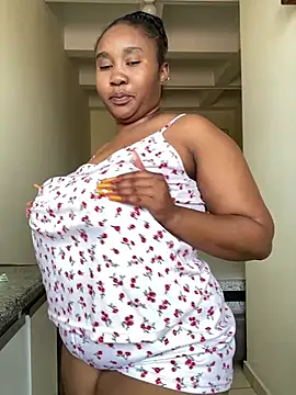 Webcam Model (MeekyCurvyAss)  is live.Free join now!