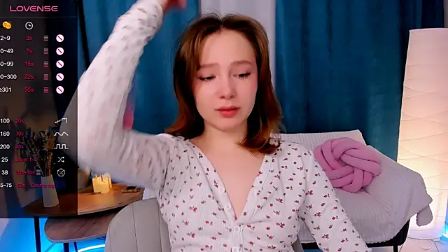 lanablu_ (F young) - massage my boobs