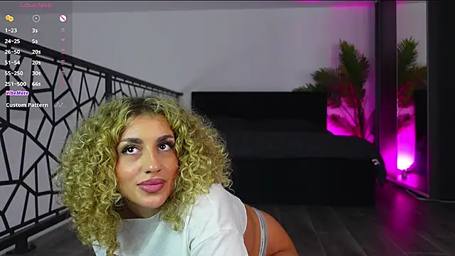 sugarpixiee (F teen) - fingering my pussy