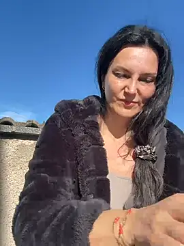 -olya- (Ask my age) - Stranger makes massage my ass