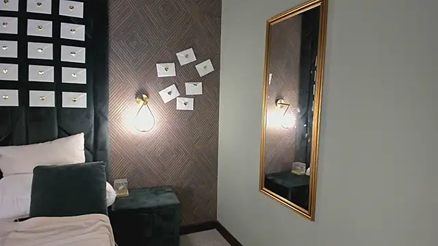 chloee_white (F teen) - lick and suck big milky tits 💋❤