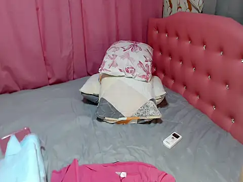 itsmecammie (F young) - tease me and make me wet cum