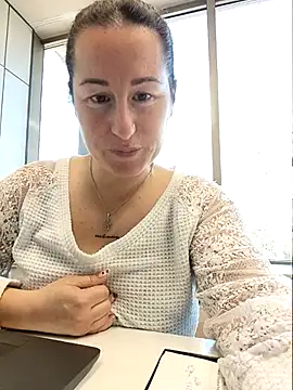 bichota85 (F milf) - Flash tits+ 3 videos