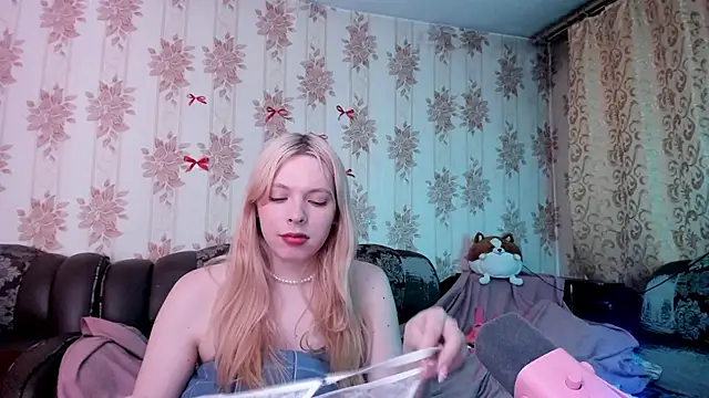 cutie_bambi (T young) - Use cream on my tits