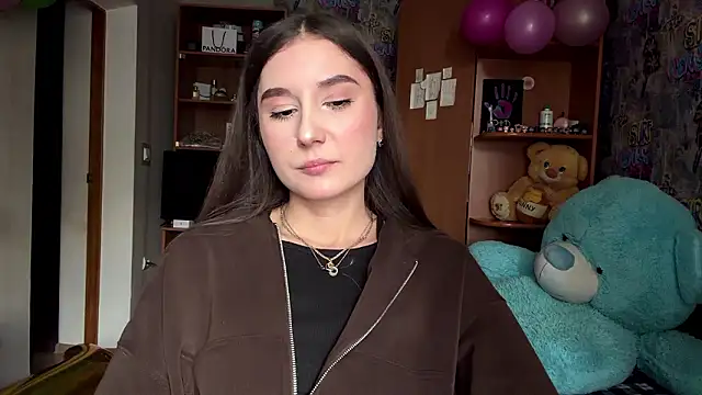 poly_princess (F teen) - flirting with my eyes
