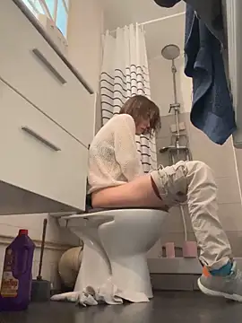 kamorana (F young) - Show my boobs in public