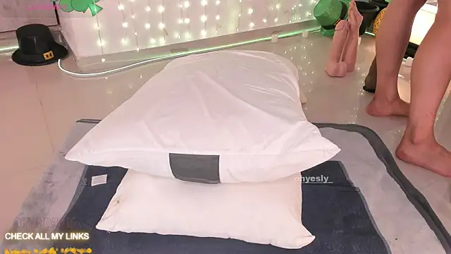 ohyesly_ (F young) - 💛Rainbow ButtPlug stretching ass, Yes💛