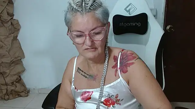 bety-cum2 (F mature) - dance sexy + naked total