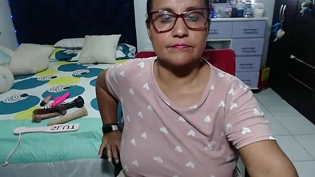 pervert_mommy_ - Pervert_mommy_'s free webcam - UK Sex Cams