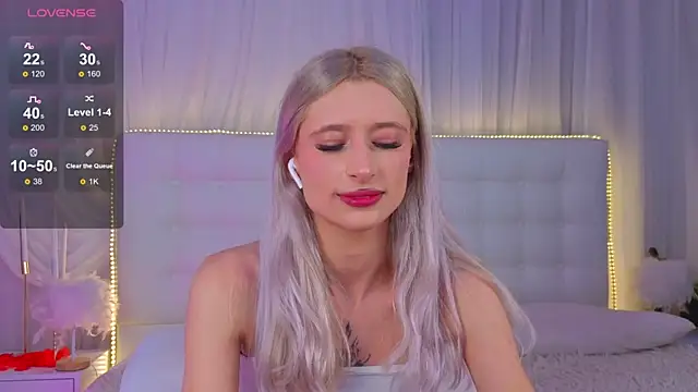 monica_leen (F teen) - Tease boobs