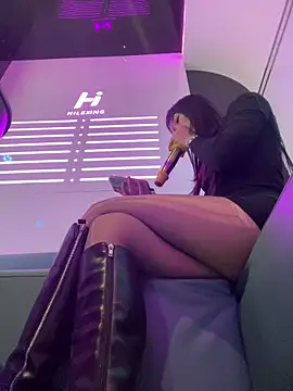 美女petoys在线直播