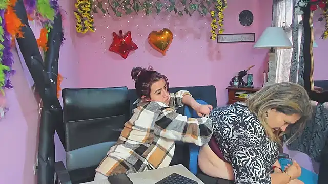 lesbiancuple - Lesbiancuple's free webcam - UK Sex Cams