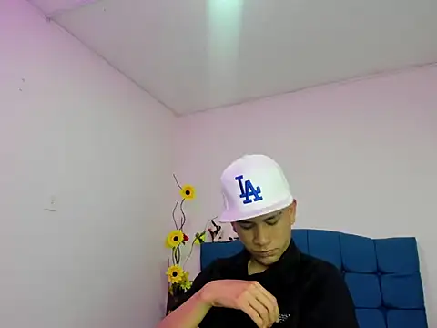 ailanys_miller (M twink) - show con dildo