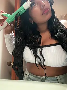 Webcam Model (emmyjhonson07)  is live.Free join now!