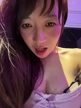 美女yourkeer在线直播